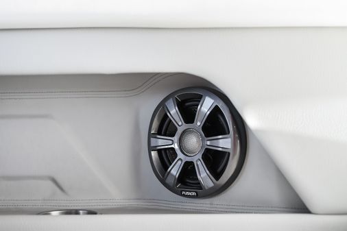 Regal 28 Express image