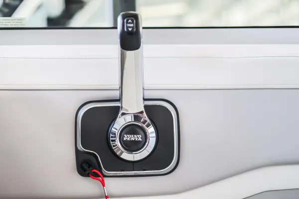 Regal 28 Express image