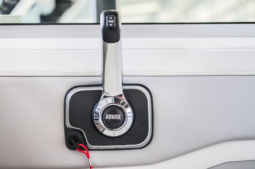 Regal 28 Express image