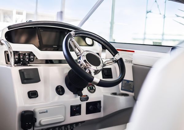 Regal 28 Express image