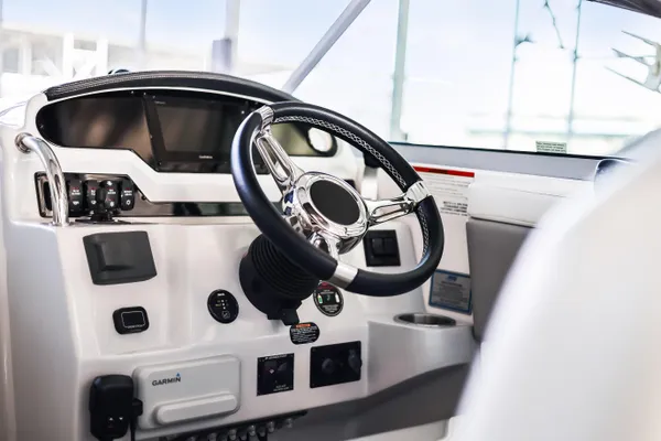 Regal 28 Express image