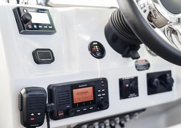 Regal 28 Express image