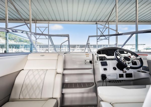 Regal 28 Express image