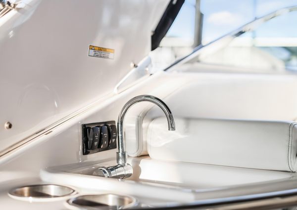 Regal 28 Express image