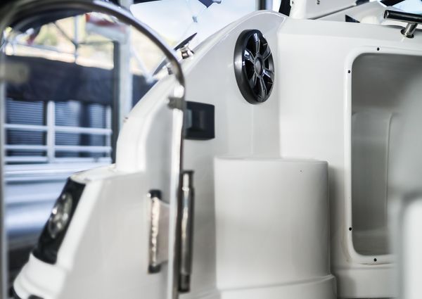 Regal 28 Express image