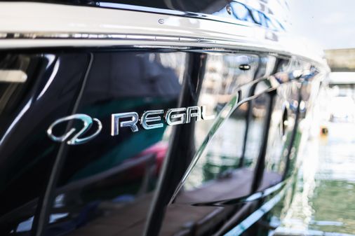 Regal 28 Express image