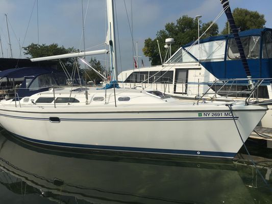Catalina 350 - main image