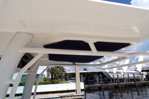 Boston Whaler 250 Outrage image