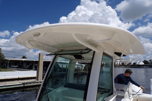 Boston Whaler 250 Outrage image