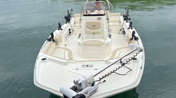 NauticStar 211 