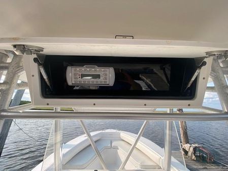 Regulator 23 Center Console image