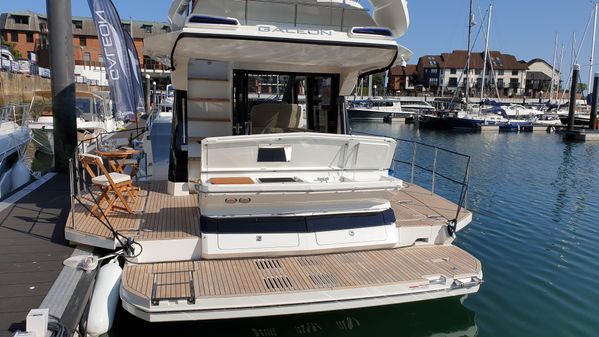 Galeon 400 Fly image
