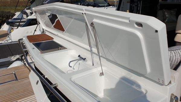 Galeon 400 Fly image
