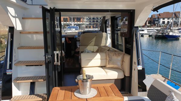 Galeon 400 Fly image
