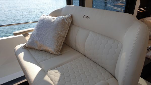Galeon 400 Fly image