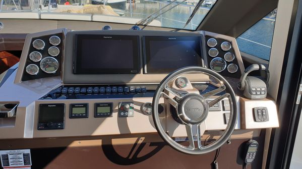 Galeon 400 Fly image