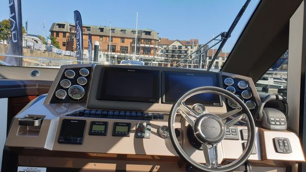 Galeon 400 Fly image