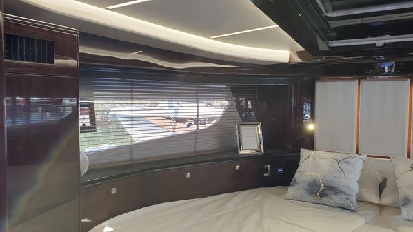 Galeon 400 Fly image