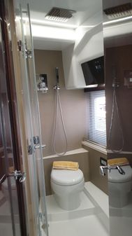 Galeon 400 Fly image