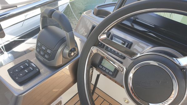 Galeon 400 Fly image