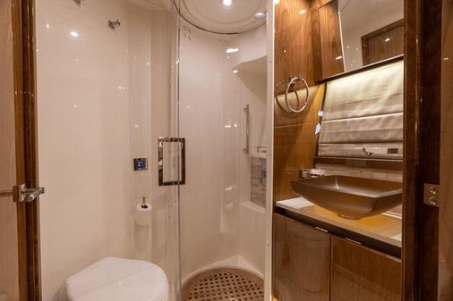 Sea Ray L550 Fly image