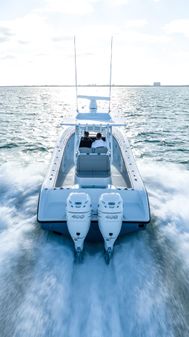 Yellowfin 32 image