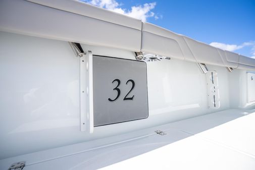 Yellowfin 32 image