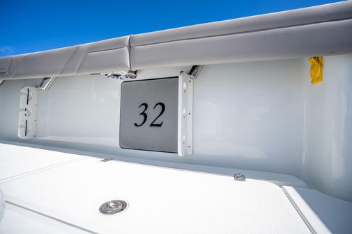 Yellowfin 32 image