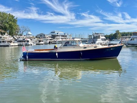 Hinckley Picnic Boat Classic 36 image