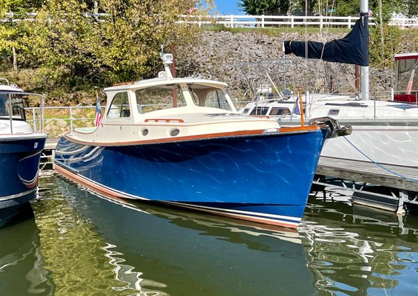 Hinckley Picnic Boat Classic 36 image