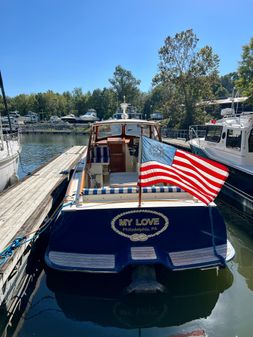 Hinckley Picnic Boat Classic 36 image