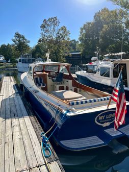 Hinckley Picnic Boat Classic 36 image