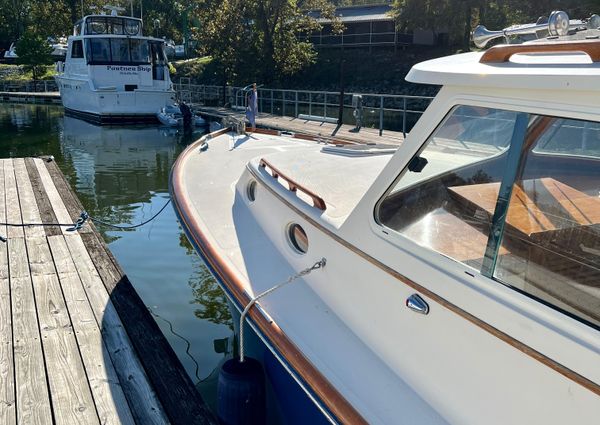 Hinckley PICNIC-BOAT-CLASSIC-36 image