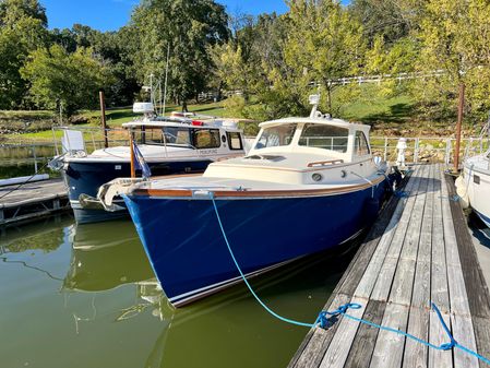 Hinckley Picnic Boat Classic 36 image