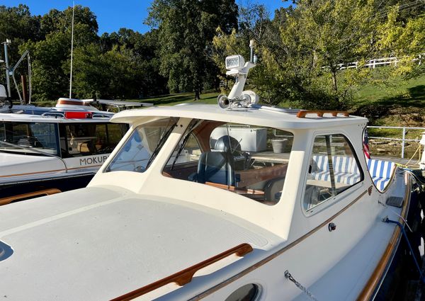 Hinckley Picnic Boat Classic 36 image