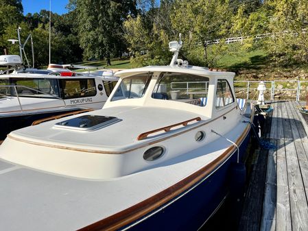 Hinckley Picnic Boat Classic 36 image