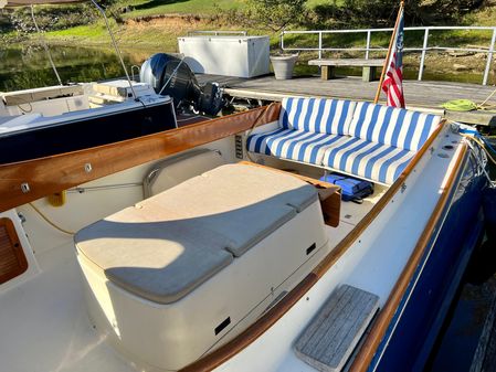 Hinckley PICNIC-BOAT-CLASSIC-36 image