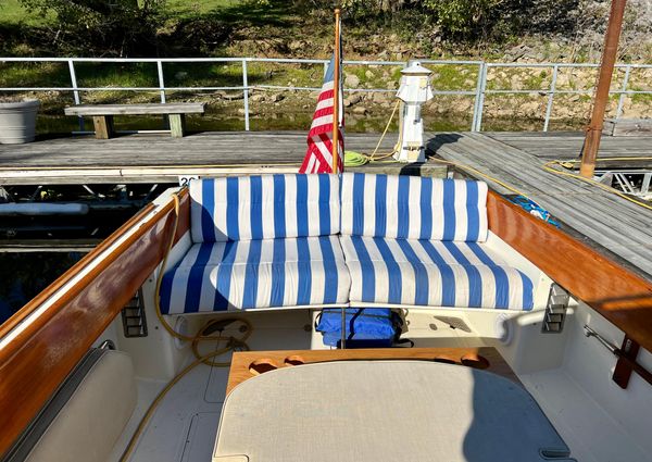 Hinckley PICNIC-BOAT-CLASSIC-36 image