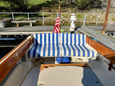 Hinckley PICNIC-BOAT-CLASSIC-36 image