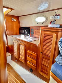 Hinckley PICNIC-BOAT-CLASSIC-36 image