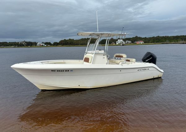 Cobia 237-CENTER-CONSOLE image