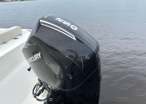 Cobia 237-CENTER-CONSOLE image