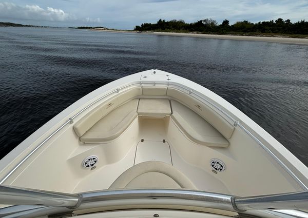 Cobia 237-CENTER-CONSOLE image