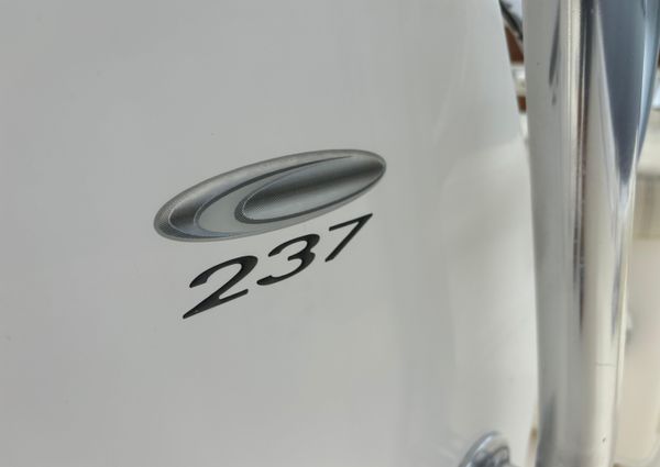 Cobia 237-CENTER-CONSOLE image