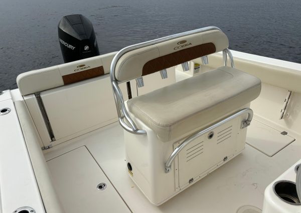 Cobia 237-CENTER-CONSOLE image