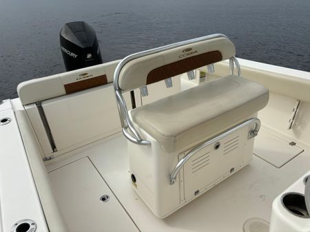 Cobia 237-CENTER-CONSOLE image