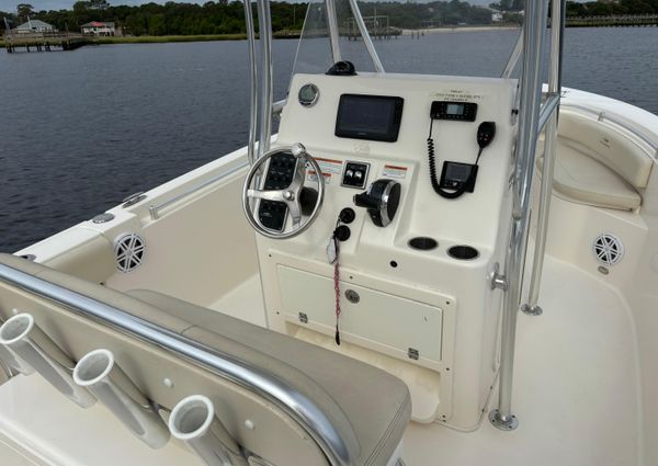 Cobia 237-CENTER-CONSOLE image