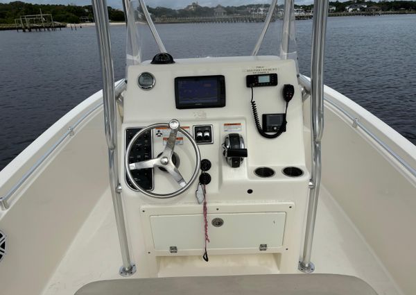 Cobia 237-CENTER-CONSOLE image