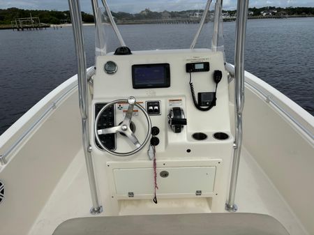 Cobia 237-CENTER-CONSOLE image