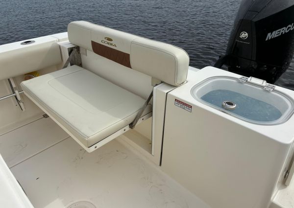 Cobia 237-CENTER-CONSOLE image